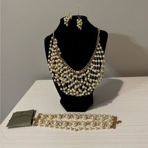 Elegant Gold and Cream Pearl Jewelry Set